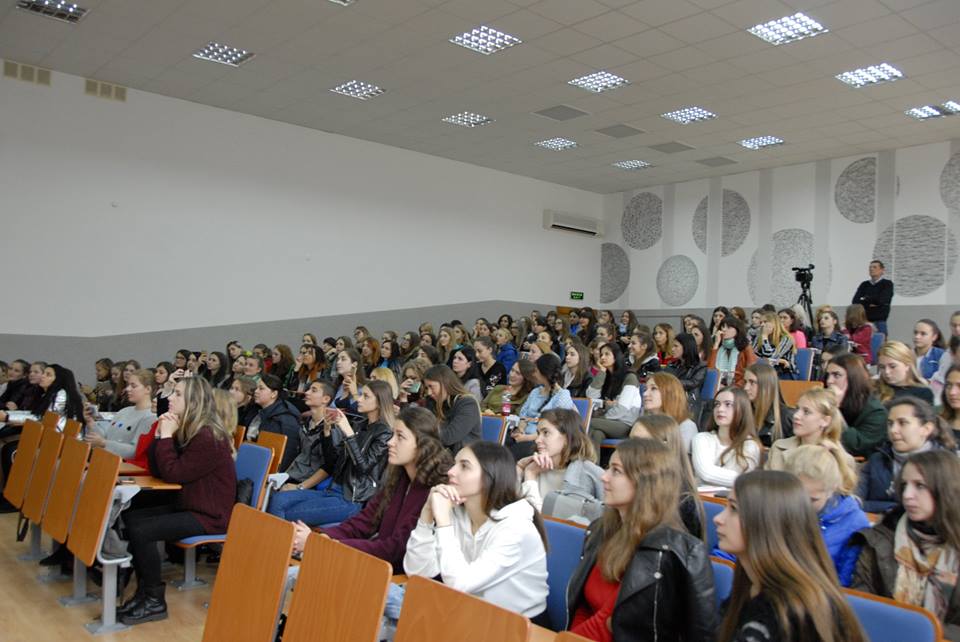 43599381_10217959408716281_7483424113151705088_n